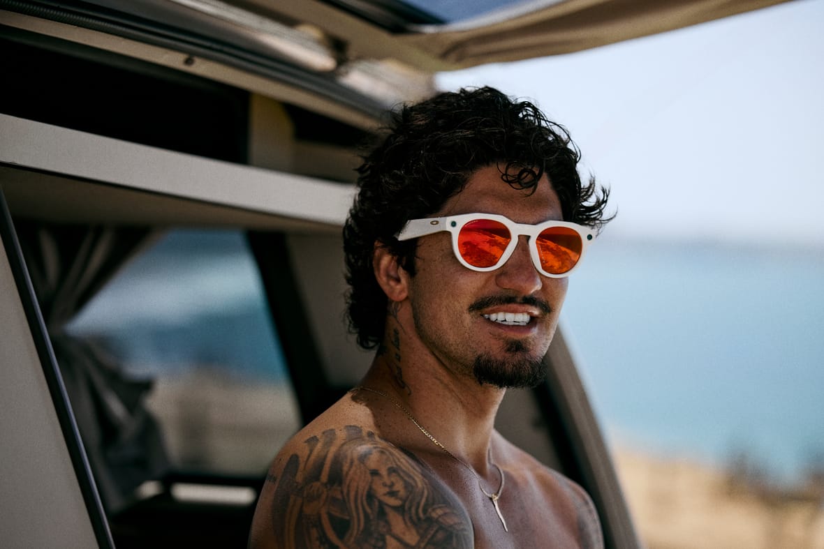 Oakley & Meta’s Performance AI Sunglasses Blend Sporty Style With Smart Technology Oakley & Meta’s Performance AI Sunglasses Blend Sporty Style With Smart Technology